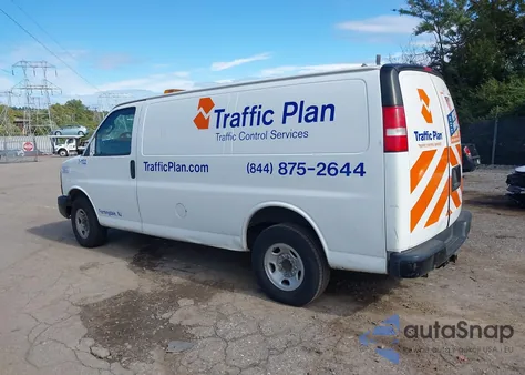 2016 Chevrolet Express 2500 Work Van z USA, uszkodzony, nr VIN 1GCWGAFF3G1235603